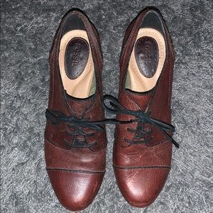 Fossil stacked heel oxford